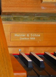 Signature de l'orgue à la console. Cliché personnel