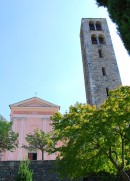 Vue de l'église depuis les jardins avec son campanile. Cliché personnel