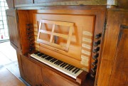 La console de l'orgue et son clavier (manque encore le pédalier). Cliché personnel