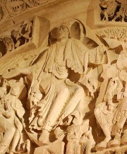 Grand tympan du narthex à Vézelay: grand Christ du tympan central. Cliché personnel