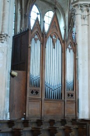 L'orgue de choeur (encore utilisé ??). Cliché personnel