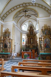 Une vue de la nef et des 3 autels. Cliché personnel