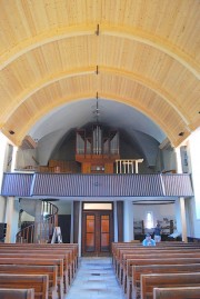 Vue de la nef depuis le choeur, avec l'orgue au fond. Cliché personnel