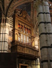 SIENNE, cathédrale, grand orgue: buffet de gauche. Source: http://www.orgbase.nl/scripts/ogb.exe?database=ob2&%250=2025569&LGE=FR&LIJST=lang