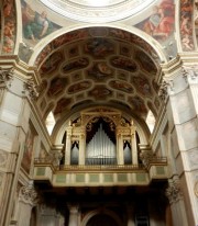 Orgue de la cathédrale de Mantoue. Source: it.wikipedia.org/ (travail photographique de Geobia-Opera propria)