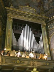 Orgue de la cathédrale de Gênes, restauré par Mascioni en 1974. Source: http://organday.altervista.org/n.s-della-consolazione.html