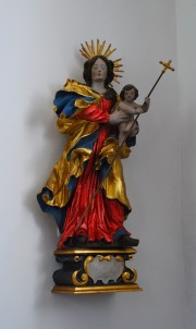 Une Vierge à l'enfant, autre statue d'époque baroque. Cliché personnel