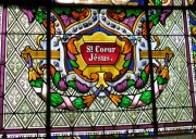 Détail d'un des vitraux du choeur, église de Lentigny. Cliché personnel