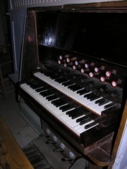La console de l'orgue de Montlebon. Cliché personnel