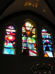 Les 3 vitraux Moscatelli de la façade ouest de cette magnifique église. Cliché personnel