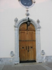 Une belle porte de l'église de Bulle. Cliché personnel