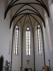 Le choeur gothique de l'église situé après le jubé qui supporte l'orgue Goll. Cliché personnel