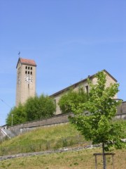Autre vue de l'église de Fontenais. Cliché personnel