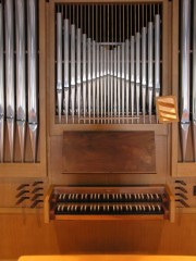 Façade et console de l'orgue de l'ancienne église réformée de Lyss. Cliché personnel