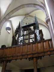 La tribune et le buffet (vide en 2006) de l'orgue Cavaillé-Coll. Cliché personnel
