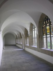 Une des galeries du cloître de Muri (vitraux Renaissance). Cliché personnel