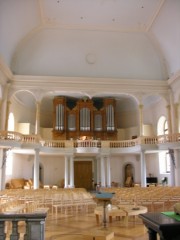 Vue intérieure du Temple avec l'orgue (ancien orgue Kuhn, remplacé en 2022 par un instrument Ahrend). Cliché personnel