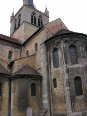 Le magnifique chevet et les absides de l'église de Payerne. Cliché personnel