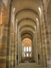 Une vue de l'entier de la nef romane, depuis l'entrée. Cliché personnel