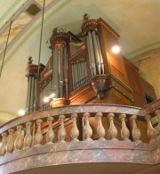 Une vue en contre-plongée de l'orgue de Goumois. Cliché personnel