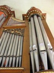 Vue de la tourelle droite de l'orgue de Goumois. Cliché personnel