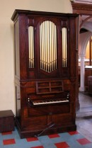 Orgue de chambre restauré par le facteur Goetze & Gwynn. Cet orgue est à St James. Crédit: www.goetzegwynn.co.uk/