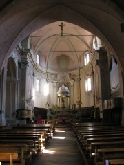 Vue intérieure de l'église de Tesserete, en direction du choeur. Cliché personnel