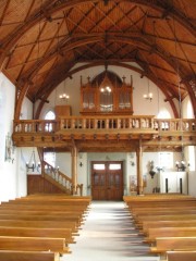 Vue intérieure de l'église en direction de l'orgue. Cliché personnel