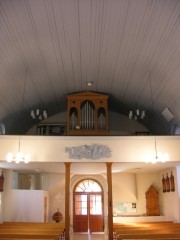 Autre vue générale de la nef et de l'orgue, avec le relief sculpté de P. Brunschwig. Cliché personnel
