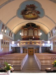 Vue intérieure de la nef en direction de l'orgue. Cliché personnel