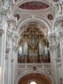 Grand Orgue de tribune, instrument principal de l'ensemble de 5 orgues à Passau. Crédit: //de.wikipedia.org/