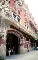 Vue partielle du Palais de la Musique Catalane, Barcelone. Source: www.barcelongallery.com/