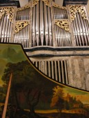 Autre vue des instruments (clavecin et orgue), Conservatoire, La Chaux-de-Fonds. Cliché personnel (déc. 2007)