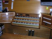 Vue de la console de l'orgue (en fenêtre par rapport au Grand Orgue). Cliché personnel