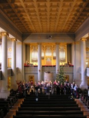 Vue intérieure de la nef en direction de l'orgue (15 déc. 2007). Cliché personnel
