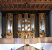 Vue de face de l'orgue depuis la tribune opposée (avec le zoom). Cliché personnel