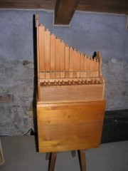 Musée suisse de l'Orgue: petit orgue entièrement réalisé en bois. Cliché personnel