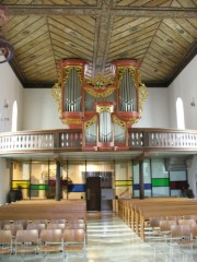 Vue générale de la nef en direction de l'orgue Metzler. Cliché personnel (janvier 2008)