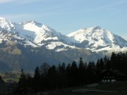 Panorama sur les Alpes depuis le parvis de l'église. Cliché personnel