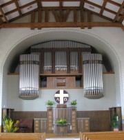 Belle vue de face de l'orgue Kuhn. Cliché personnel