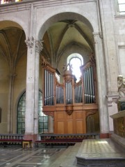 Vue dans le choeur avec l'orgue de choeur (1982). Cliché personnel