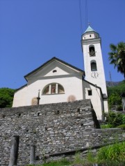 Eglise du village de Cama, Grisons (art baroque). Cliché personnel (fin mai 2008)