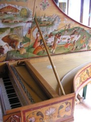Autre vue d'un clavecin de style italien de M. Chabloz. Cliché personnel