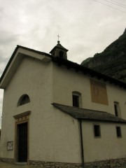 Eglise d'Osogna. Cliché personnel (fin mai 2008)