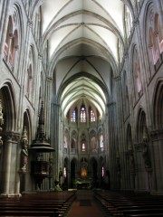 Vue intérieure de la vaste nef de St-Etienne. Cliché personnel